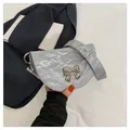 Sacoche demi-lune argentée chic avec nœud métallique et bandoulière large tendance - Argent