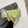 Petit sac à bandoulière plissé vert clair en similicuir souple avec sangle - Vert