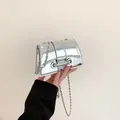 Mini sac à chaîne argenté métallisé avec finition miroir et boucle en métal chic - Argent