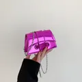 Mini sac bandoulière fuchsia métallisé avec chaîne argentée et finition vernie brillante - Rouge Rose