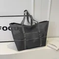Bolso de malla gris oscuro de gran capacidad con correas reforzadas para el fitness - Gris