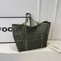 Bolso tote de malla verde militar minimalista con gran capacidad y asas tejidas - Verde
