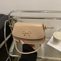 Elegante borsa sottospalla kaki in pelle PU liscia con dettaglio fiocco in metallo - Cachi