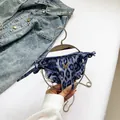 Tanga léopard bleu avec papillon argenté et volants latéraux à lacets chic - Bleu