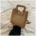 Sac seau tissé rétro beige café avec poignée carrée en bois et bandoulière réglable - Kaki