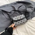 Bolso gris con lunares, lazos negros y hebilla metálica plateada de diseño elegante - Gris Lunares