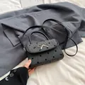 Mini bolso bandolera gris de espiga con lunares negros y cierre de lazo plateado - Lunar Negro