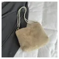 Sac bandoulière élégant en fausse fourrure beige avec anses en perles doublées - Kaki