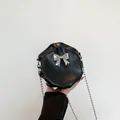 Sac rond noir plissé à bandoulière chaîne avec un nœud métallique argenté chic - Noir
