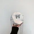 Sac à bandoulière rond plissé blanc avec nœud en métal argenté et bandoulière chaîne - Blanc