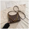 Bolso de hombro acolchado marrón con cadena dorada y estilo retro vintage - Pequeño / Café