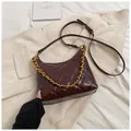 Bolso de media luna en cuero brillante burdeos con diseño de rombos acolchados - Pequeño / Rojo