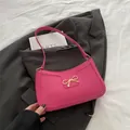 Sac à bandoulière rose en simili cuir avec nœud doré pour un look très élégant - Rose rose