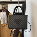 Borsa tote nera con motivo geometrico floreale e stampa a lettere alla moda - Nero
