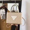 Borsa tote beige con stampa geometrica, finiture in pelle bianca e doppi manici corti - Bianco