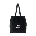 Grote zwarte nylon draagtas met Chill Vibes letterprint en trekkoordsluiting - Trekkoord Schoudertas / Zwart