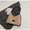 Grand sac à bandoulière en daim beige avec sangle noire et logo ovale élégant - Sans Pendentif / Kaki