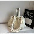 Bolso tote acolchado blanco crema con cierre de cordón y asas gruesas rellenas - Blanco Arroz (Sin Colgante)