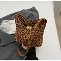 Borsa hobo leopardata con chiusura dorata e tracolla regolabile per donna - Leopardo (Senza Pendente)