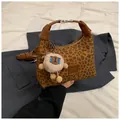 Sac à main élégant à motif léopard avec poignée en cuir PU brun et charm mouton en peluche - Marron avec Pendentif