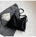 Sac fourre-tout chic en similicuir noir avec chaîne et logo uin uin pour femme - Sans Pendentif / Noir