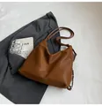 Sac seau chic en cuir PU marron caramel avec bandoulière chaîne et logo en métal - Sans Pendentif / Marron