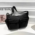 Sac bandoulière en nylon noir de grande capacité avec plusieurs poches frontales - Noir