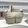 Grand sac bandoulière en nylon blanc crème avec plusieurs poches et sangle réglable - Blanc