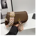 Sacoche marron en cuir grainé avec bandoulière jacquard et boucle dorée - Café