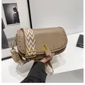 Sac bandoulière en cuir grainé kaki avec large sangle en jacquard géométrique - Khaki Foncé