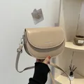 Sacoche selle beige minimaliste avec logo Fashion Trend argenté en lettrage - Kaki