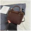Secchiello marrone scuro in finta pelle scamosciata con bordo in peluche e dettagli oro - Senza Ciondolo / caffè