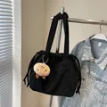 Zwarte corduroy draagtas met trekkoordsluiting en schattige pluche koekjes hanger voor dames - Met Hanger / Zwart