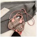 Sac Boston à carreaux rose et marron avec broderie cœur et charme petit chien - Sans Pendentif / Gris rosé