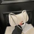 Sac baguette chic en cuir ciré blanc cassé avec chaîne argentée pour femmes - Blanc