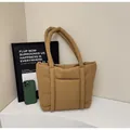 Gesteppte Khaki-Puffer-Tasche mit breiten Trägern und Vordertasche für den täglichen Weg - Khaki