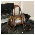 Retro dark brown bowling bag in glossy faux leather with metal logo and shoulder strap - Brown