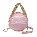 Sac bandoulière rose en forme de basket avec chaîne dorée et fini en cuir texturé - Rose