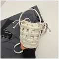 Secchiello intrecciato bianco con coulisse interna e tracolla regolabile alla moda - Bianco
