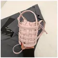 Borsa a secchiello intrecciata rosa con sacchetto a coulisse e tracolla alla moda - Rosa Senza Ciondolo