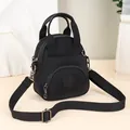 Bolso de mano para mujer en nailon negro impermeable con múltiples cremalleras y correa - Negro