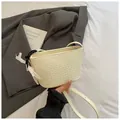 Sac seau blanc tissé avec foulard en soie élégant et détail de nœud noir chic - Blanc