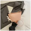Sac seau rose tissé avec nœud en soie et fine bandoulière en cuir élégante - Rose