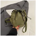 Modearmee grüne Nylon Beuteltasche mit Kordelzug und Mesh Seitentasche Design - Dunkelgrün