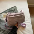 Bolso bandolera de nailon púrpura con correa ajustable y múltiples compartimentos - Morado