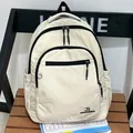 Minimalistische beige nylon rugzak met zwarte ritsen en grote capaciteit voor de zomer - Zonder hanger / Beige