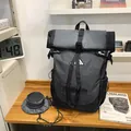 Wasserdichter Roll-Top-Rucksack und passender Sonnenhut mit schwarz-weißem Muster-Design - Rucksack / Schwarz