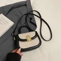 Sacoche beige tissée élégante avec bordure en cuir noir et boucle en métal doré chic - Sans Pendentif / Noir