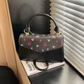 Schwarze Kirsch-Handtasche mit floraler Schleife und Umhängegurt für Damen - Blumige Schleife / Schwarz