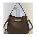 Dunkelbraune Beuteltasche aus Leder mit Litschi-Struktur und goldenem Drehverschluss - Braun